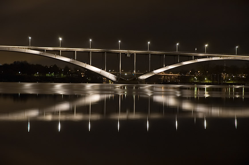 V&auml;sterbron by night